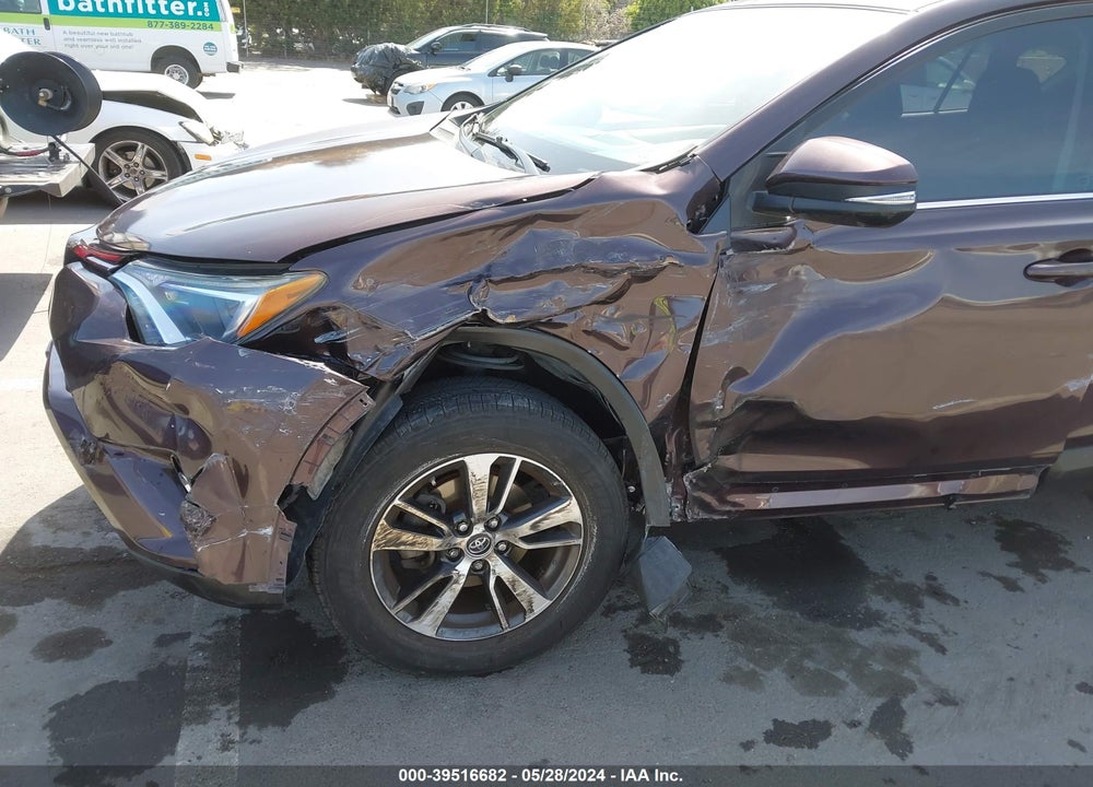 2016 TOYOTA RAV4 XLE VIN: 2T3WFREV1GW271026