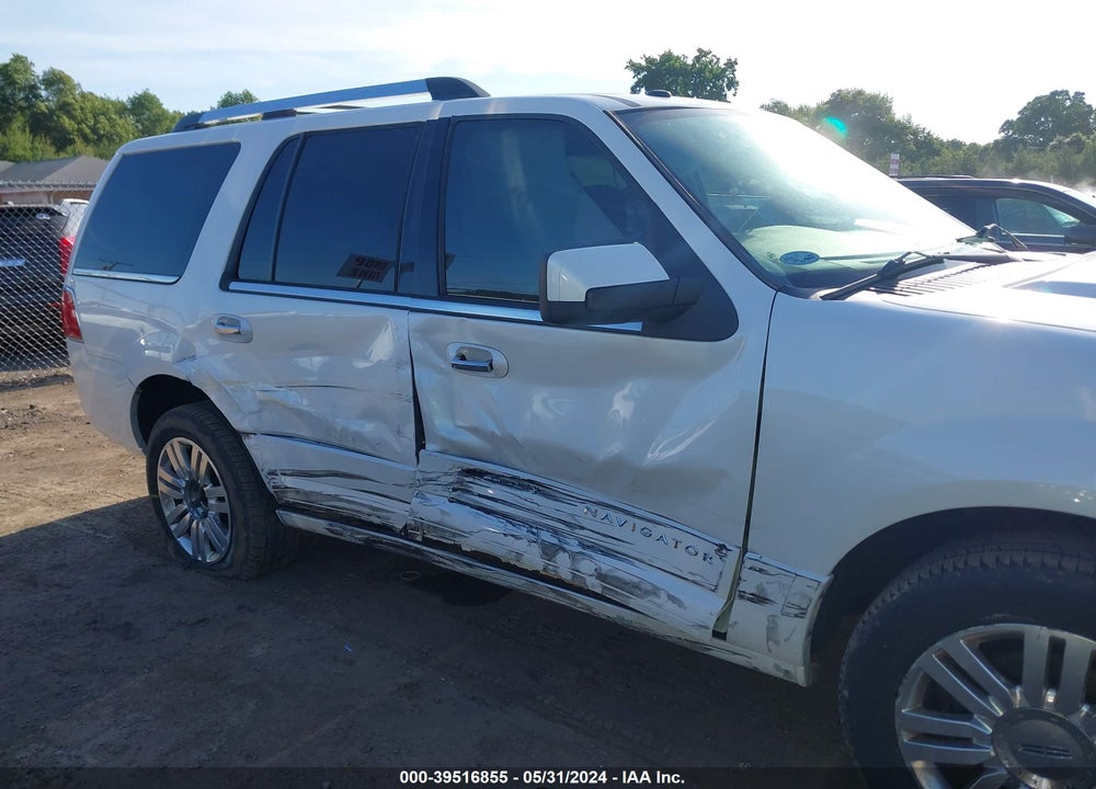 2011 LINCOLN NAVIGATOR VIN: 5LMJJ2J5XBEJ03562