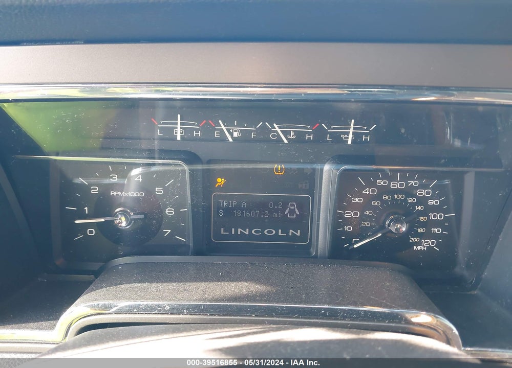2011 LINCOLN NAVIGATOR VIN: 5LMJJ2J5XBEJ03562