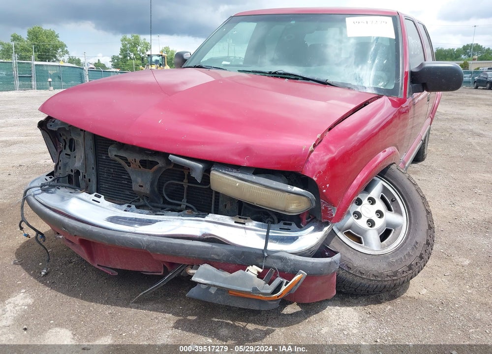 2002 CHEVROLET S-10 LS VIN: 1GCDT13W12K228398