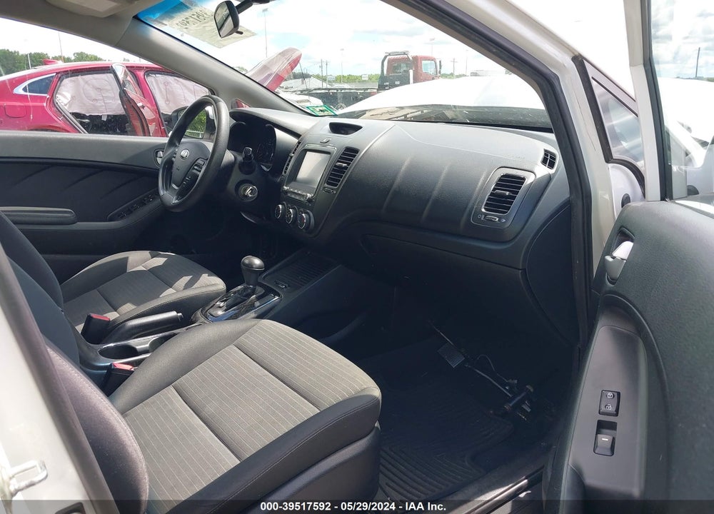 2018 KIA FORTE LX VIN: 3KPFL4A75JE256499