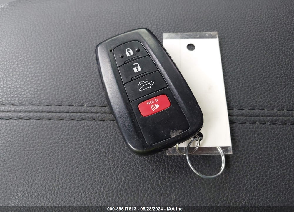 2020 TOYOTA RAV4 XLE PREMIUM VIN: JTMA1RFV6LD528616