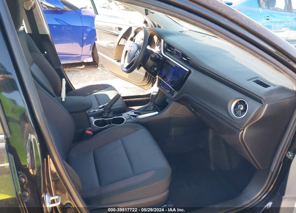 2019 TOYOTA COROLLA LE VIN: 2T1BURHE6KC177873