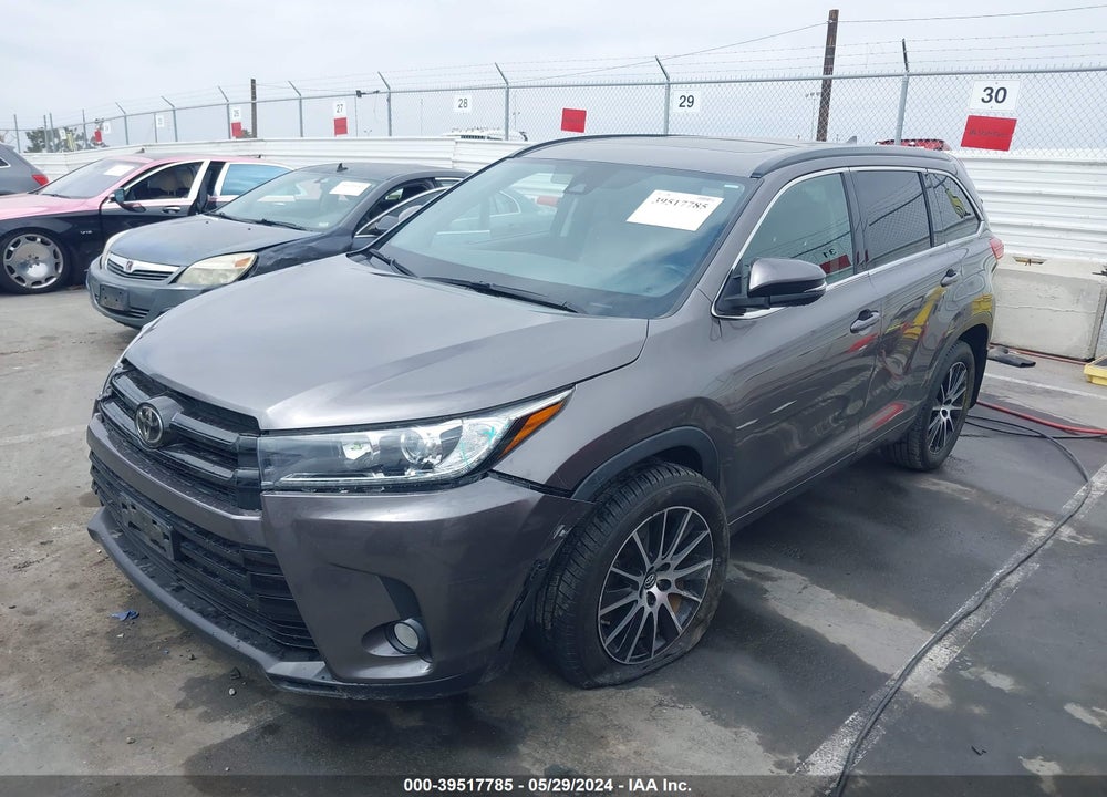 2017 TOYOTA HIGHLANDER SE VIN: 5TDJZRFH4HS475798
