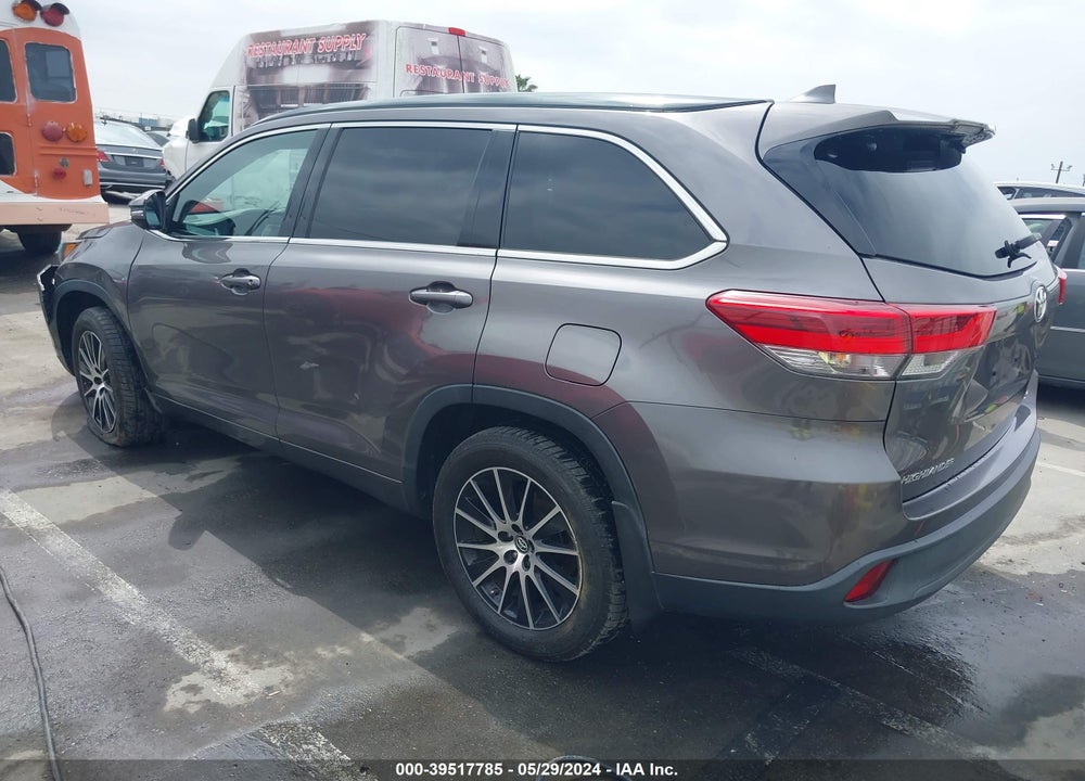 2017 TOYOTA HIGHLANDER SE VIN: 5TDJZRFH4HS475798