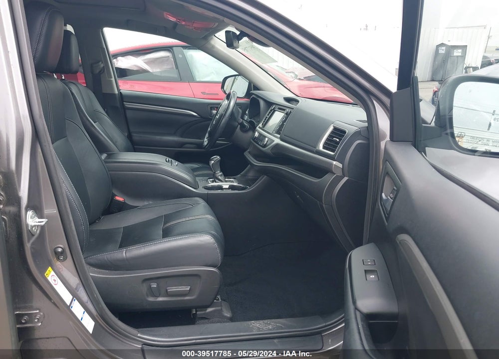 2017 TOYOTA HIGHLANDER SE VIN: 5TDJZRFH4HS475798
