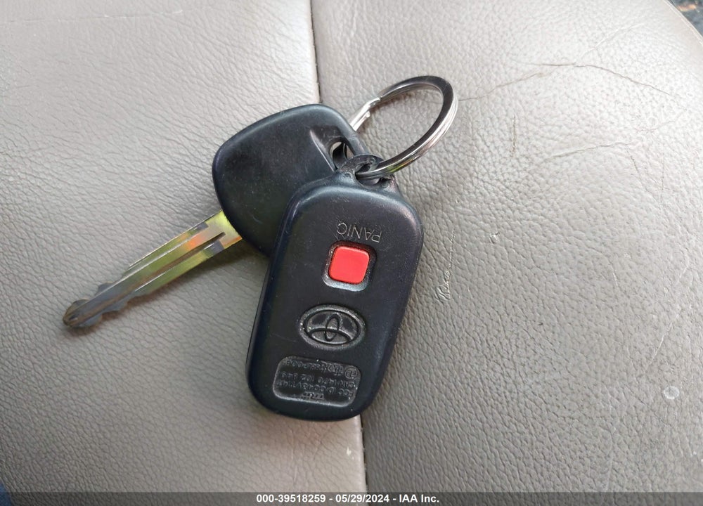 2005 TOYOTA CAMRY XLE V6 VIN: JTDBF30K650164029