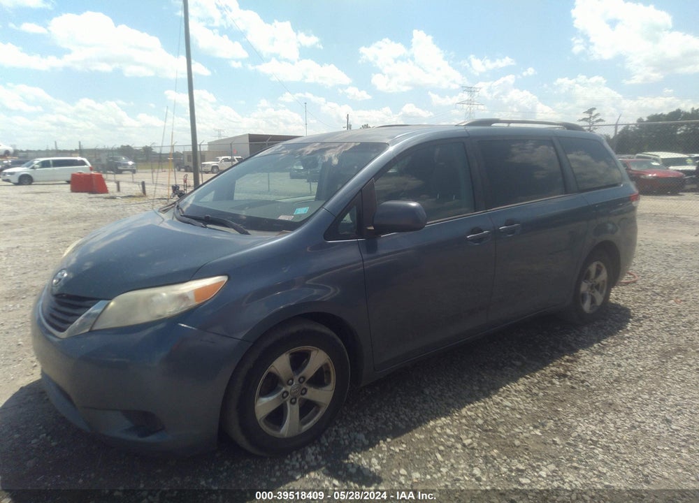 2013 TOYOTA SIENNA LE V6 8 PASSENGER VIN: 5TDKK3DC0DS400586