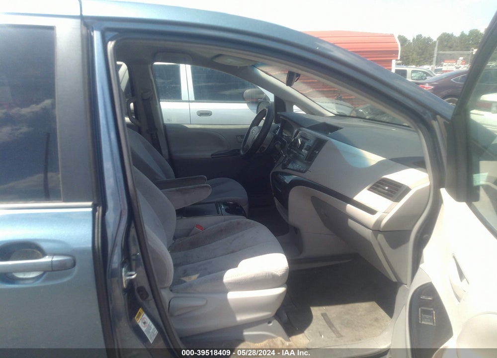 2013 TOYOTA SIENNA LE V6 8 PASSENGER VIN: 5TDKK3DC0DS400586