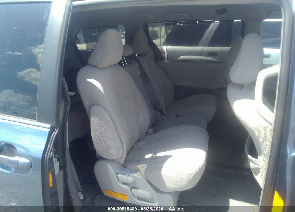 2013 TOYOTA SIENNA LE V6 8 PASSENGER VIN: 5TDKK3DC0DS400586