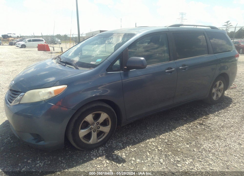 2013 TOYOTA SIENNA LE V6 8 PASSENGER VIN: 5TDKK3DC0DS400586