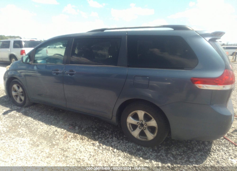 2013 TOYOTA SIENNA LE V6 8 PASSENGER VIN: 5TDKK3DC0DS400586