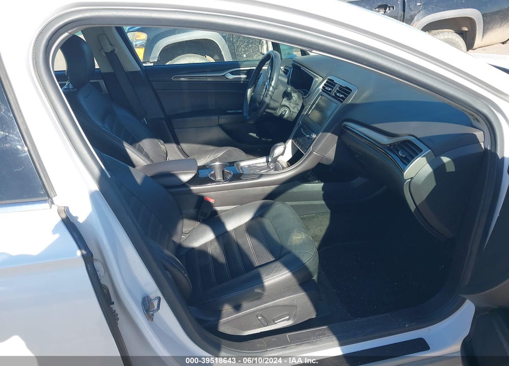 2015 FORD FUSION SE VIN: 3FA6P0HD5FR128102