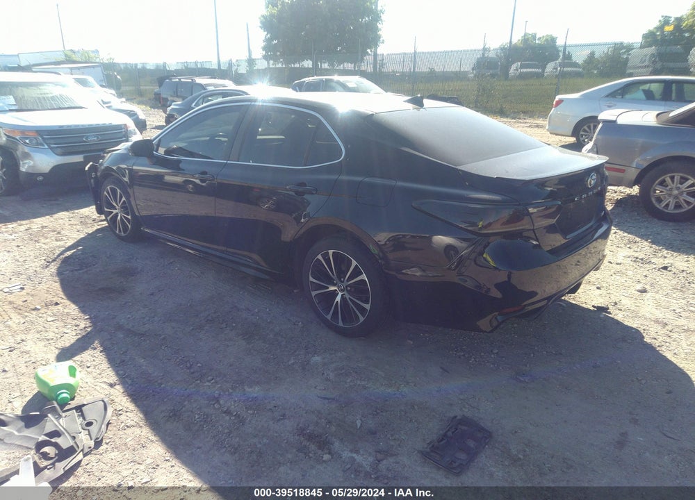 2018 TOYOTA CAMRY SE VIN: 4T1B11HKXJU619695