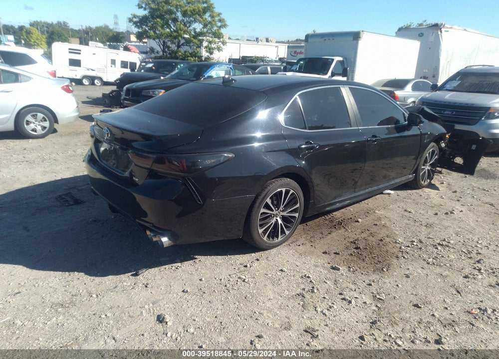 2018 TOYOTA CAMRY SE VIN: 4T1B11HKXJU619695
