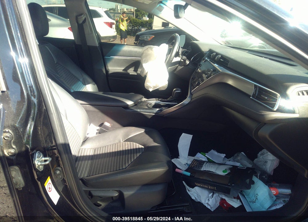 2018 TOYOTA CAMRY SE VIN: 4T1B11HKXJU619695