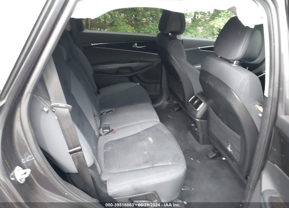 2016 KIA SORENTO 2.4L LX VIN: 5XYPGDA31GG166543