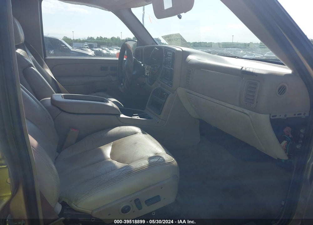 2005 CHEVROLET TAHOE LT VIN: 1GNEC13T55R272935