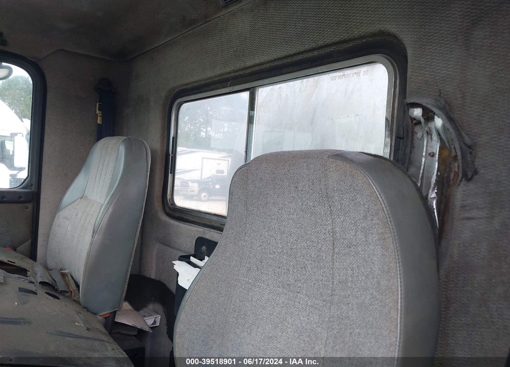 1998 KENWORTH T300 T300 VIN: 3BKMHD7X6WF781059