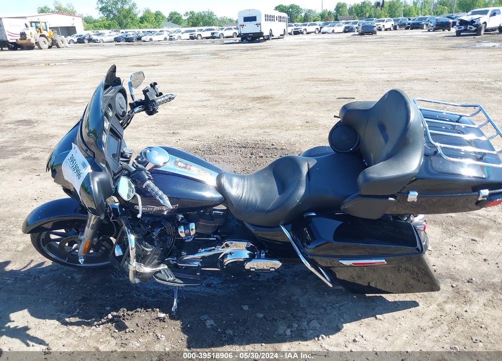 2021 HARLEY-DAVIDSON FLHX VIN: 1HD1KBC10MB615431