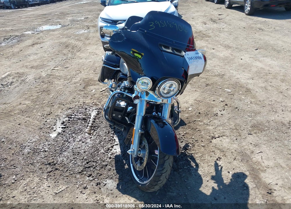 2021 HARLEY-DAVIDSON FLHX VIN: 1HD1KBC10MB615431