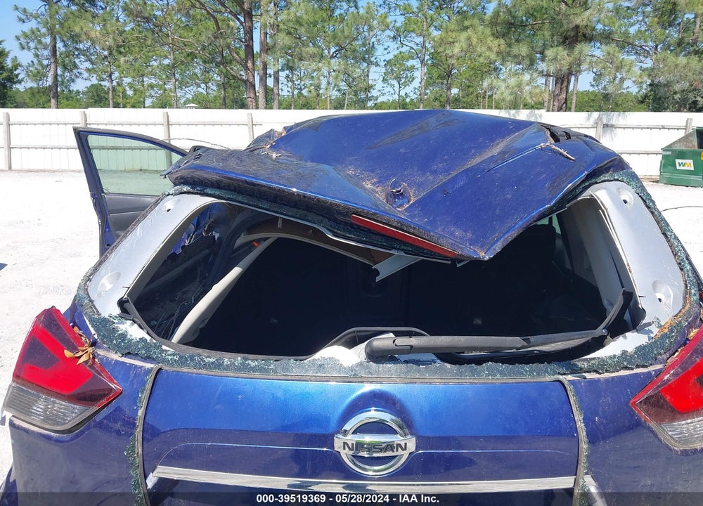 2018 NISSAN ROGUE S VIN: 5N1AT2MT4JC828883
