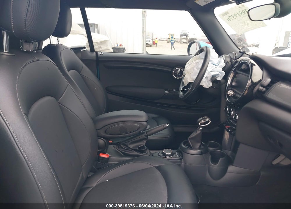 2018 MINI CONVERTIBLE COOPER VIN: WMWWG5C57J3D01262