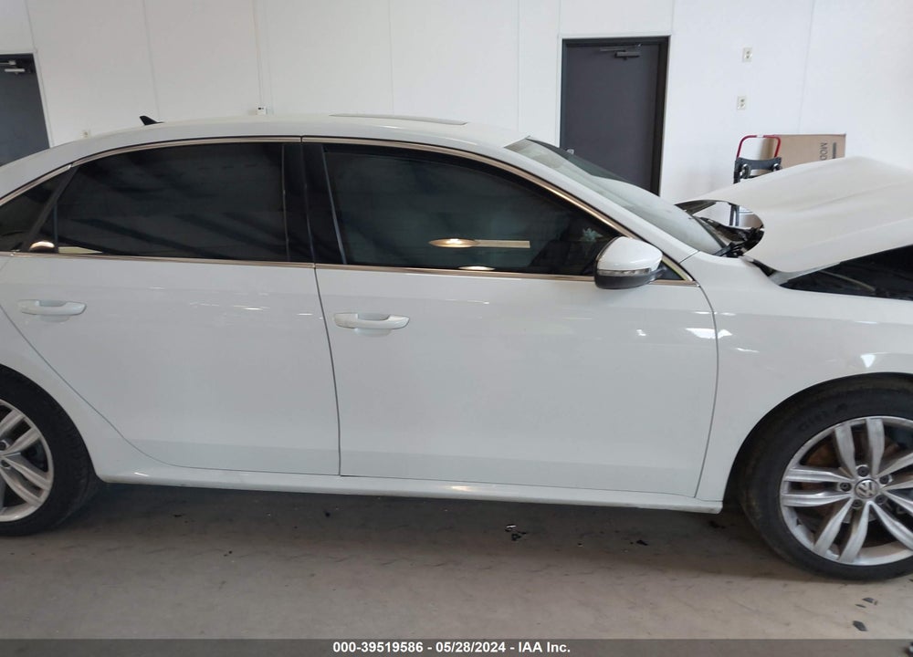2018 VOLKSWAGEN PASSAT VIN: 1VWBA7A30JC010418