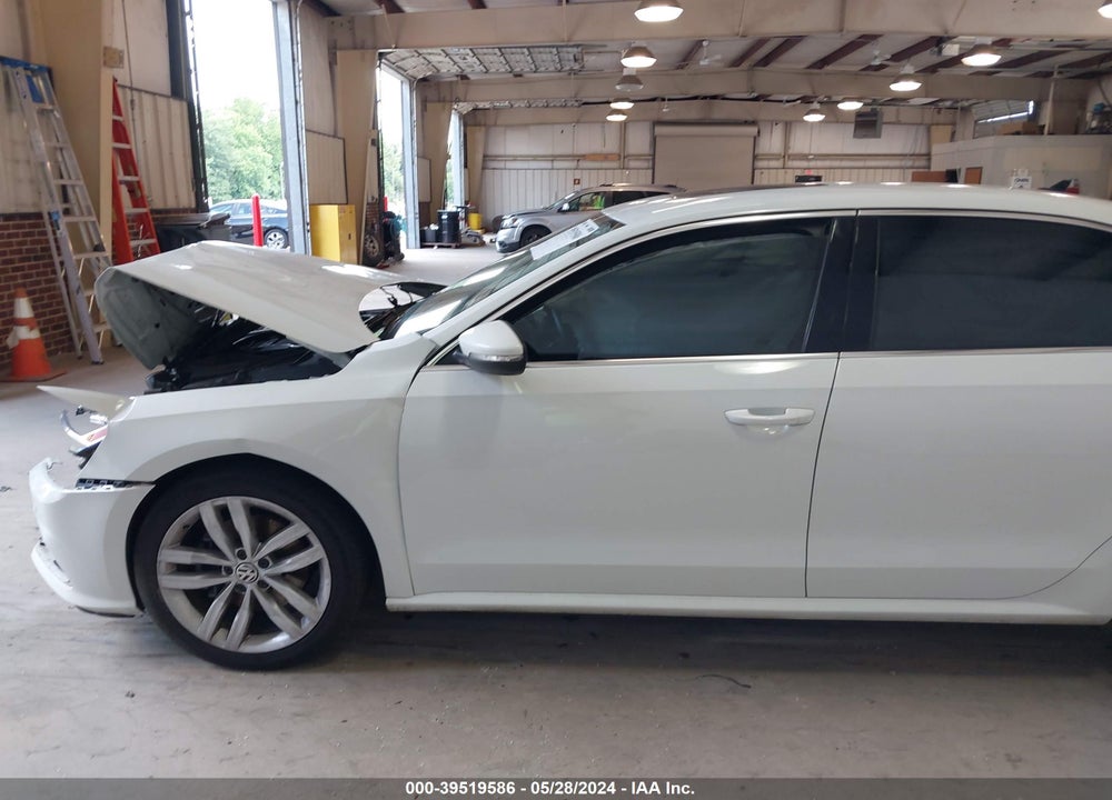 2018 VOLKSWAGEN PASSAT VIN: 1VWBA7A30JC010418