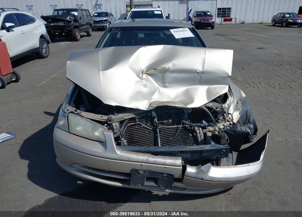 2000 TOYOTA CAMRY LE VIN: JT2BG28K2Y0392540