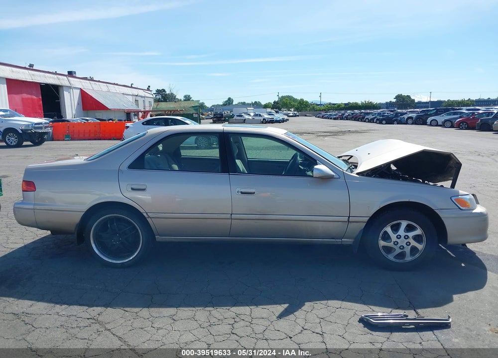 2000 TOYOTA CAMRY LE VIN: JT2BG28K2Y0392540