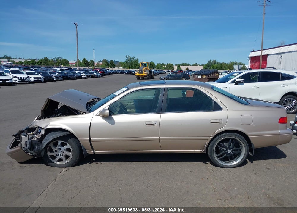 2000 TOYOTA CAMRY LE VIN: JT2BG28K2Y0392540