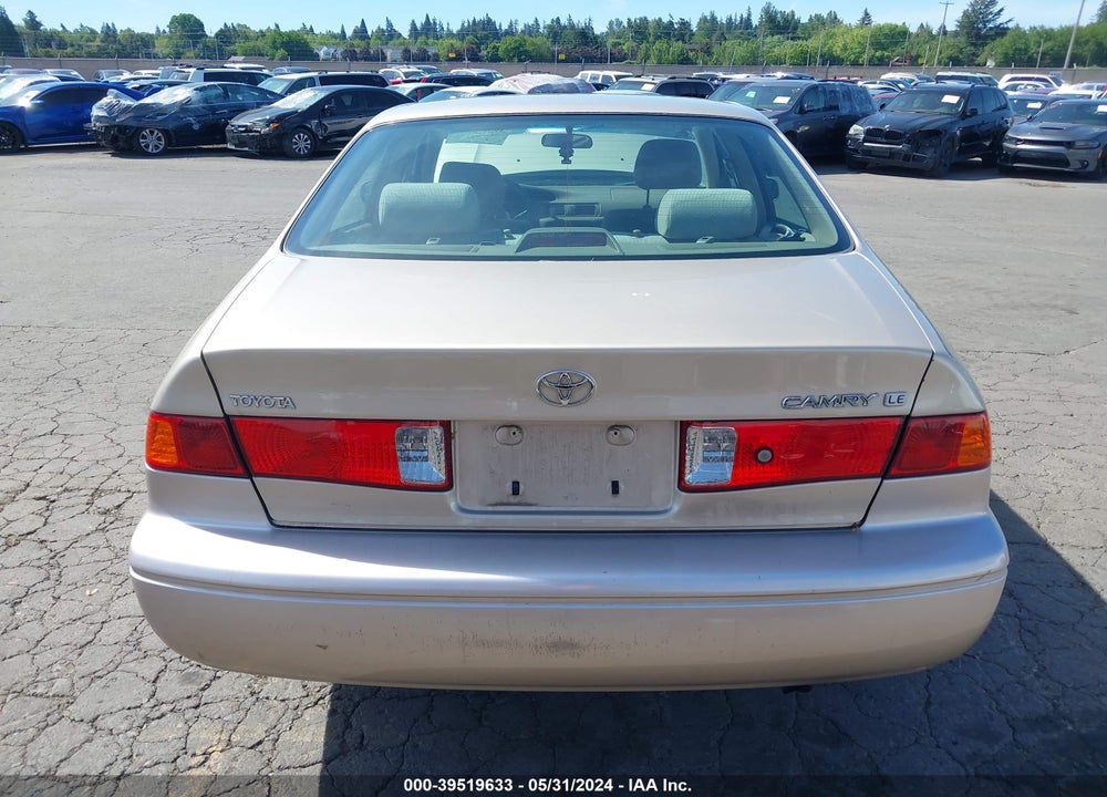 2000 TOYOTA CAMRY LE VIN: JT2BG28K2Y0392540