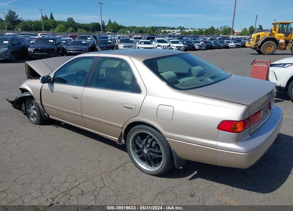 2000 TOYOTA CAMRY LE VIN: JT2BG28K2Y0392540