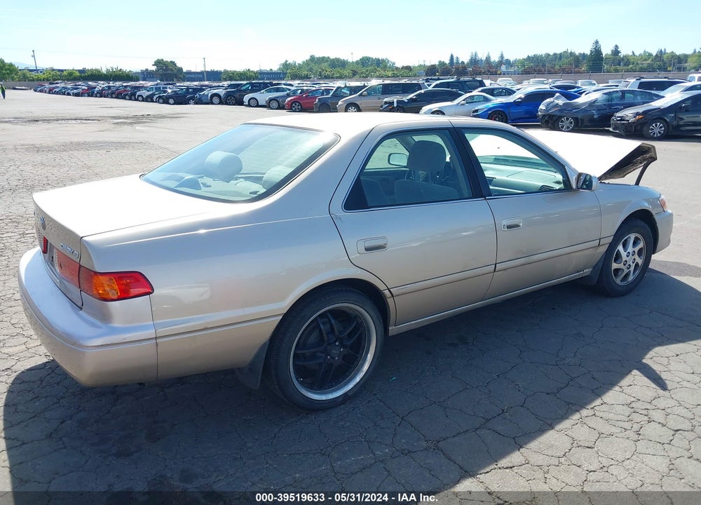 2000 TOYOTA CAMRY LE VIN: JT2BG28K2Y0392540