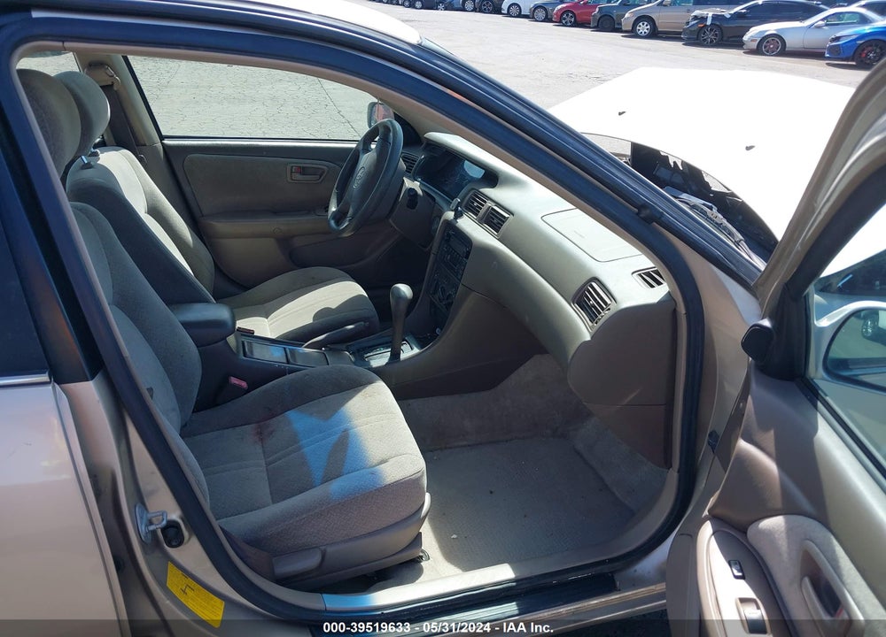 2000 TOYOTA CAMRY LE VIN: JT2BG28K2Y0392540
