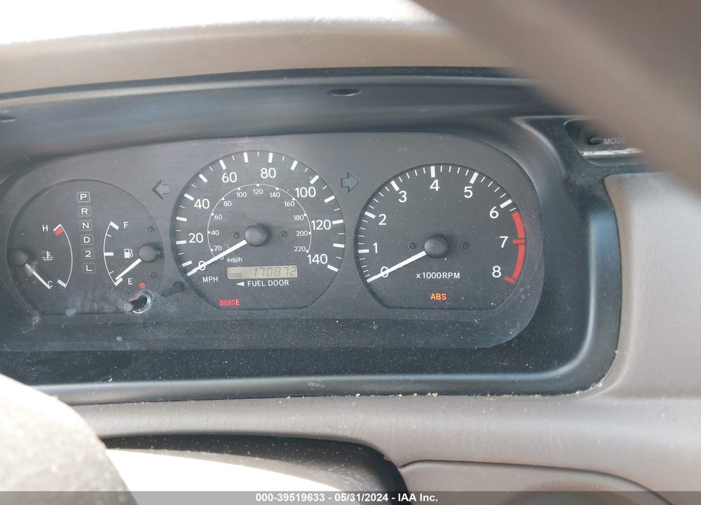 2000 TOYOTA CAMRY LE VIN: JT2BG28K2Y0392540