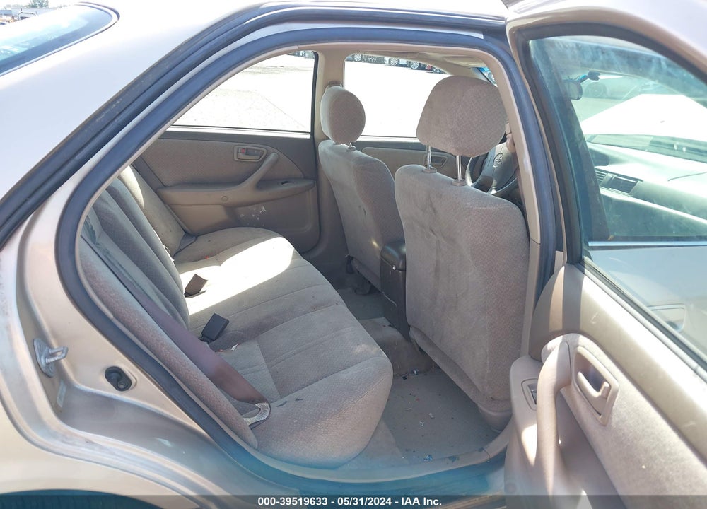 2000 TOYOTA CAMRY LE VIN: JT2BG28K2Y0392540