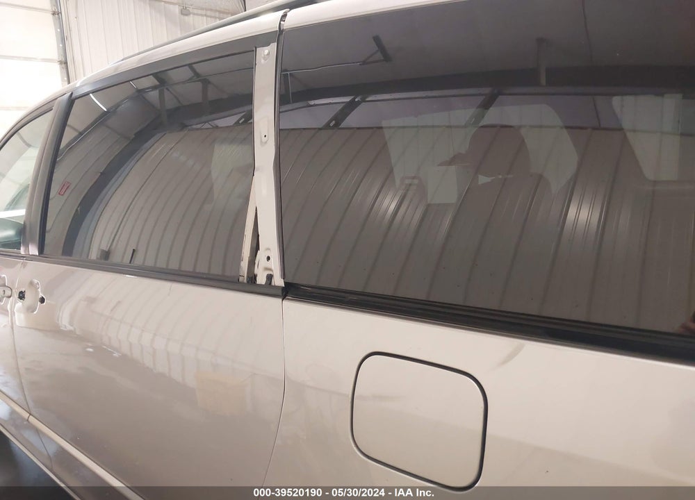 2005 TOYOTA SIENNA VIN: 5TDZA22C95S345748