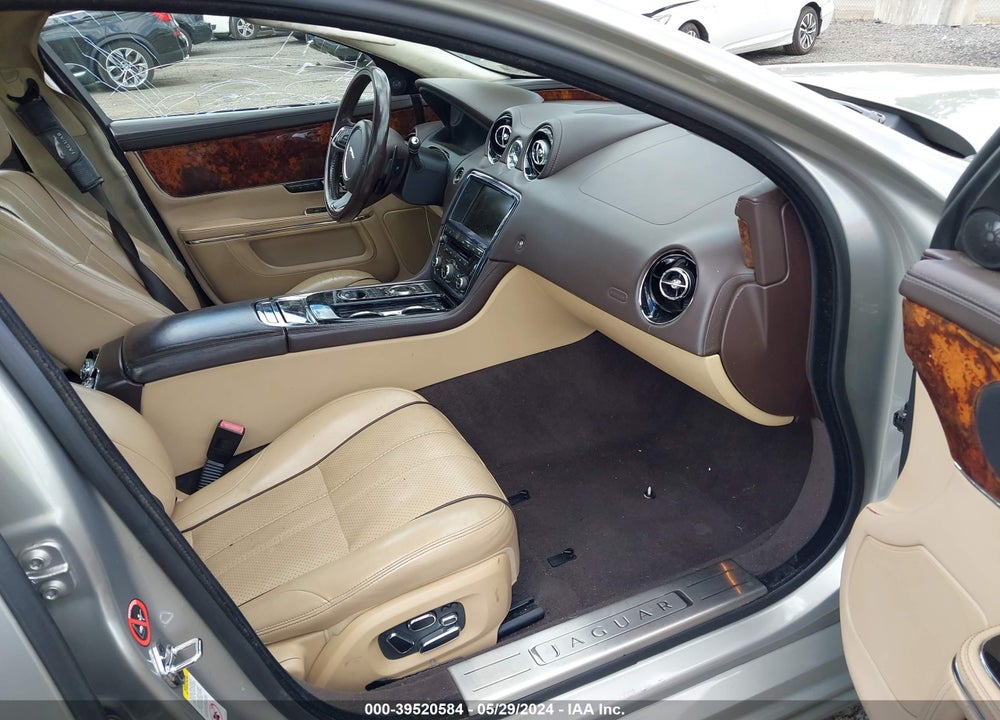 2013 JAGUAR XJ XJL PORTFOLIO VIN: SAJWJ2GD1D8V57052