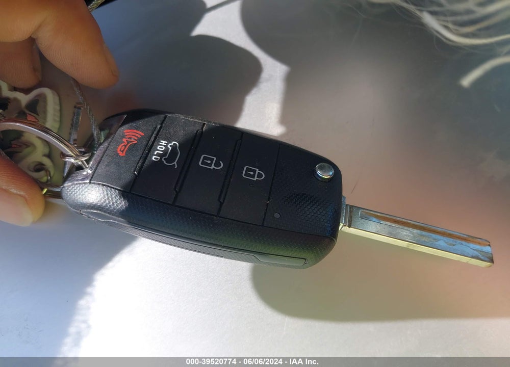 2020 KIA SORENTO 2.4L LX VIN: 5XYPG4A37LG648783