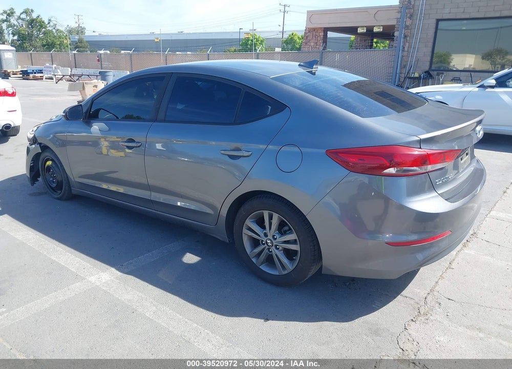 2018 HYUNDAI ELANTRA SEL VIN: 5NPD84LF7JH240636
