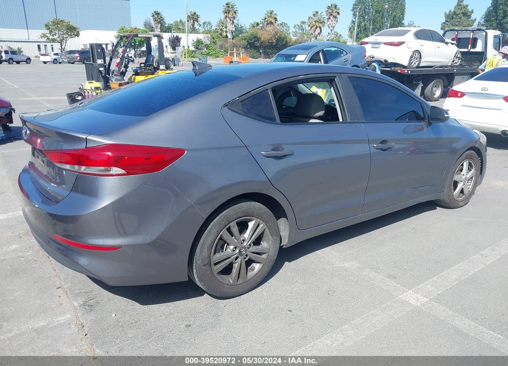 2018 HYUNDAI ELANTRA SEL VIN: 5NPD84LF7JH240636