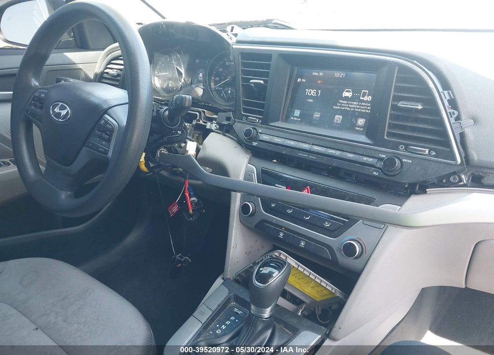 2018 HYUNDAI ELANTRA SEL VIN: 5NPD84LF7JH240636
