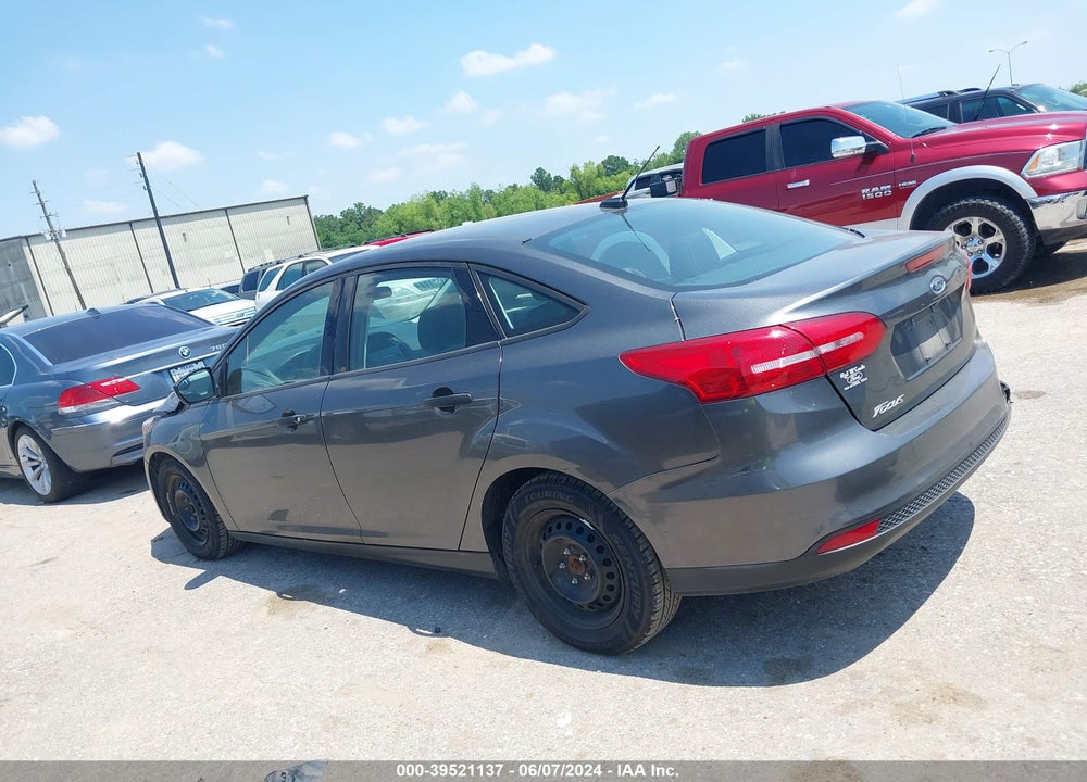 2018 FORD FOCUS S VIN: 1FADP3E22JL302436