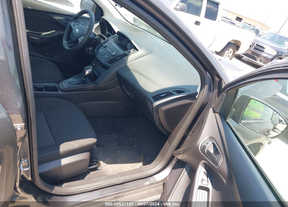 2018 FORD FOCUS S VIN: 1FADP3E22JL302436
