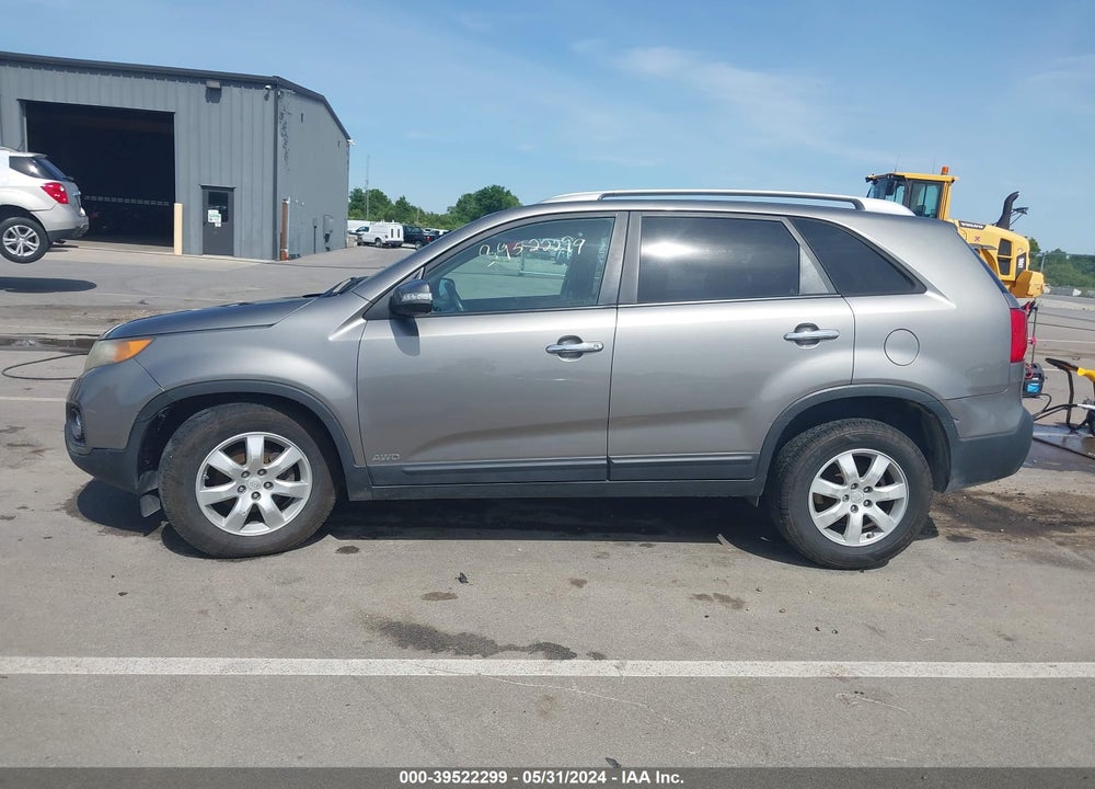 2011 KIA SORENTO LX VIN: 5XYKTCA17BG130119