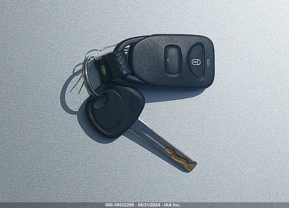 2011 KIA SORENTO LX VIN: 5XYKTCA17BG130119