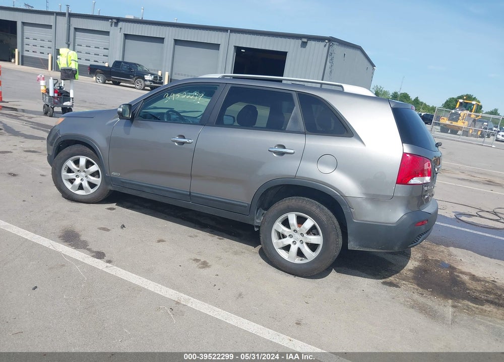 2011 KIA SORENTO LX VIN: 5XYKTCA17BG130119