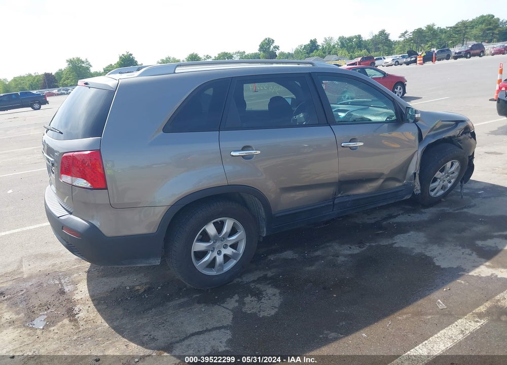 2011 KIA SORENTO LX VIN: 5XYKTCA17BG130119